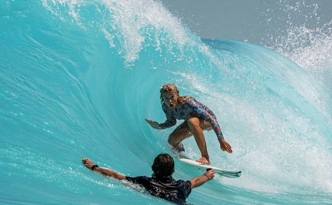 Pro Junior surfing